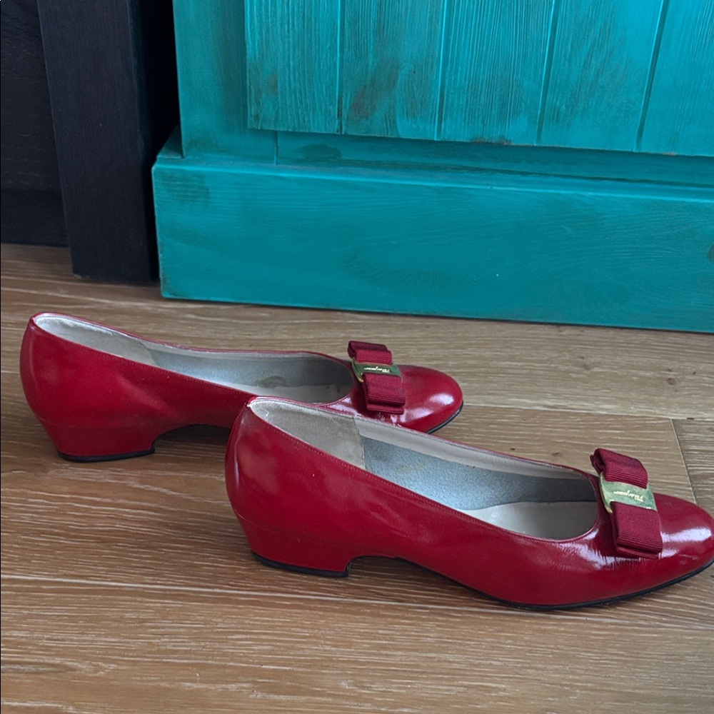 Salvatore Ferragamo Red Heels with Gold Accent - Picture 4 of 8